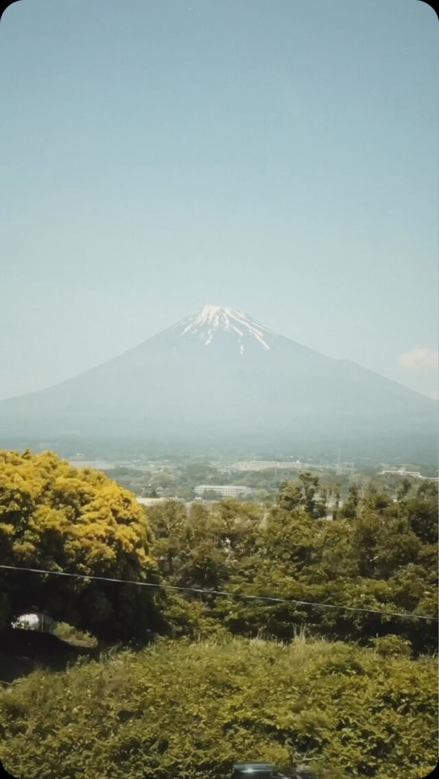 Sensitive to the beauty. Tuned to perfection. 
This is what we feel about the Japanese people. 
And we absolutely love it!♡

(Experience Fuji-san views from the Shinkansen train and you will get the feeling) 🚅 🗻 

VOŁOSI touring Japan. Concerts in Okayama, Oku-cho and Tokio. 
Supported by @culture_pl @instytutpolskitokyo 

#vołosi #travel #japan #wanderlust #music #melody #shinkansen #fuji #experience #tour #artistlife #discover #color #retrovibe #vibes #volosi
